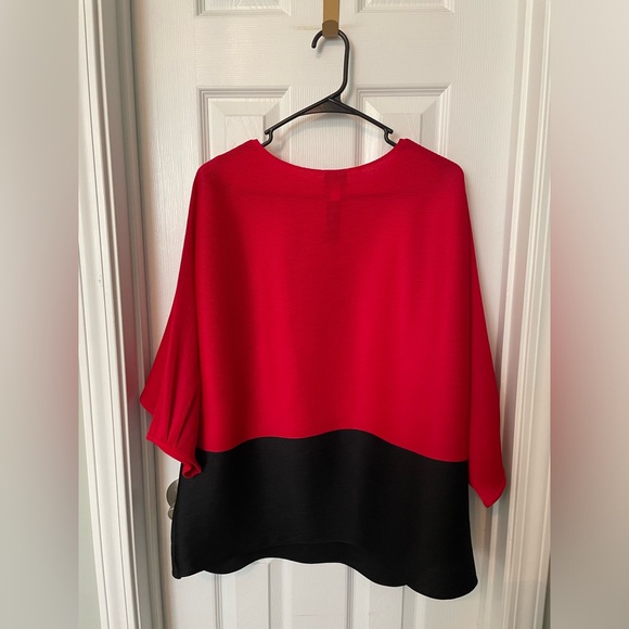Chico’s Travelers Pleated Red and Black Colorblock Poncho blouse - Picture 7 of 7